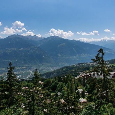 Hotel-Restaurant Le Mont Paisible, クラン エクステリア 写真