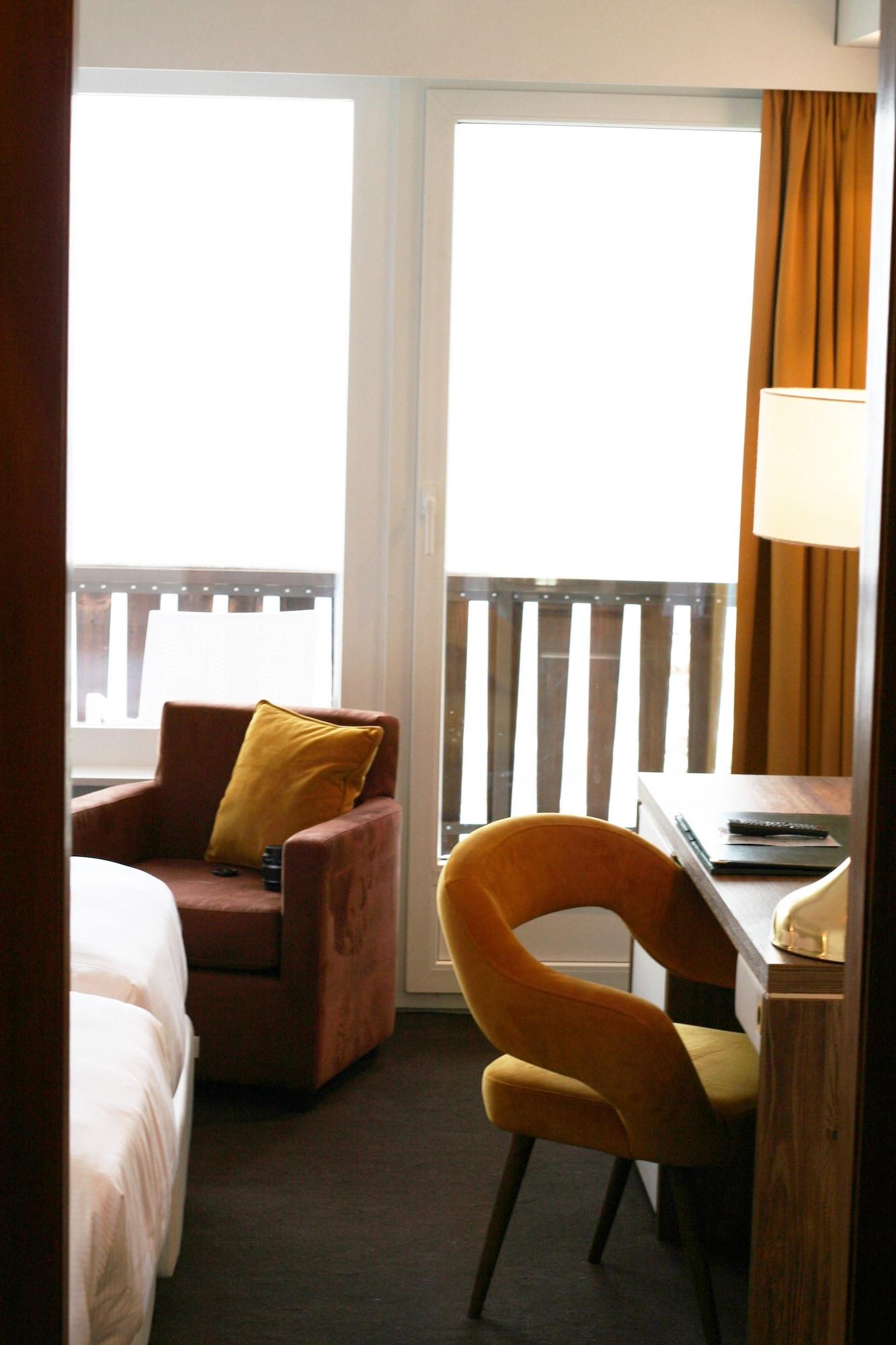 Hotel-Restaurant Le Mont Paisible, クラン エクステリア 写真